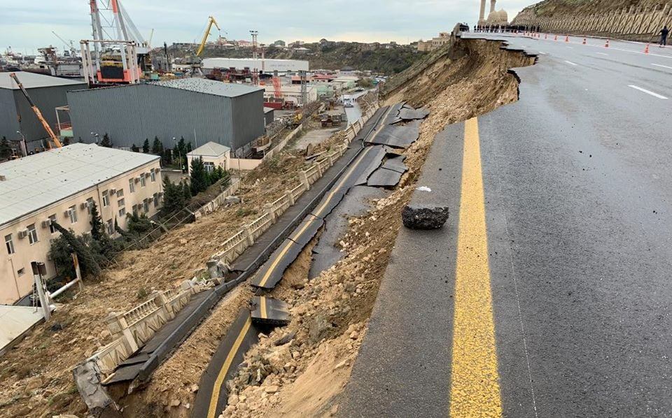 Torpaq sürüşməsi Bibiheybətdə içməli su problemi yaradıb - “Azərsu” həll edir  