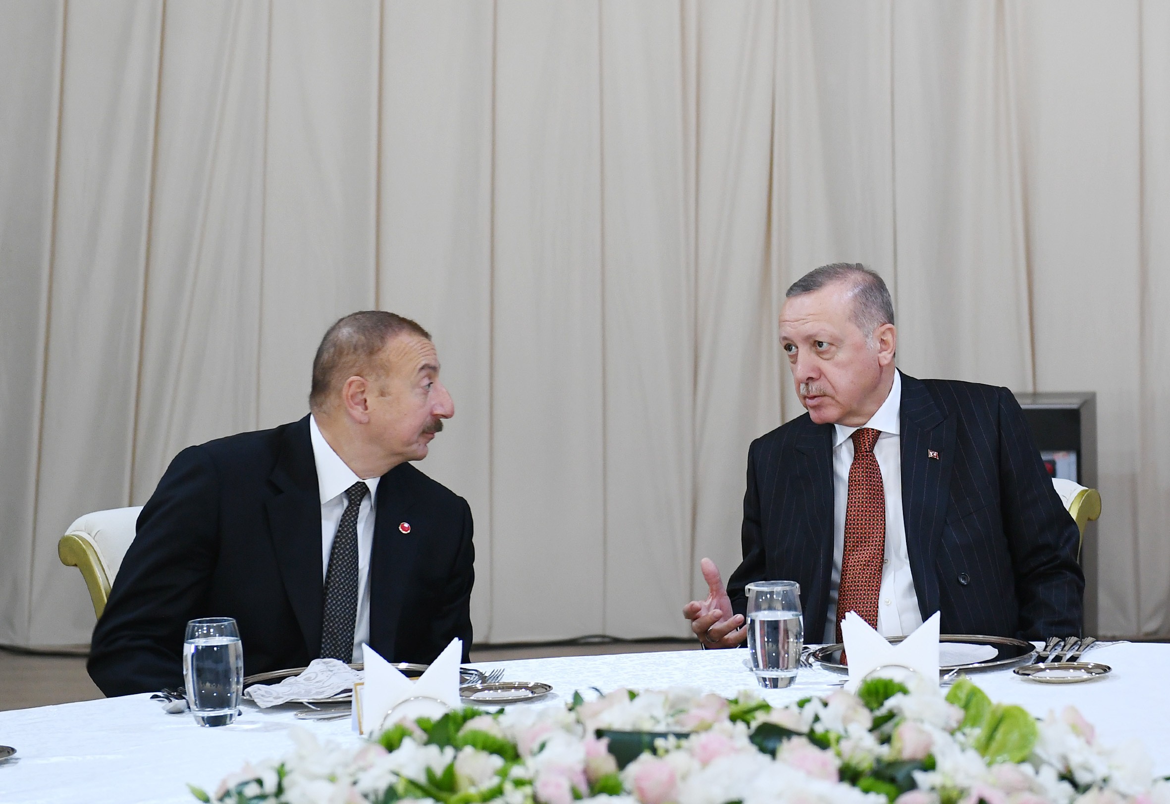 İlham Əliyev TANAP-ın Avropa ilə birləşən hissəsinin açılışı ilə bağlı ziyafətdə - FOTO