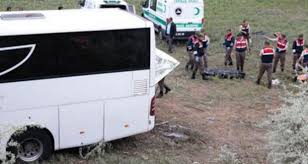 İdmançıları daşıyan mikroavtobus aşdı: ölənlər var