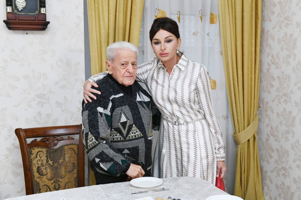 Birinci vitse-prezident Əlibaba Məmmədovun evində qonaq olub - FOTO, YENİLƏNİB