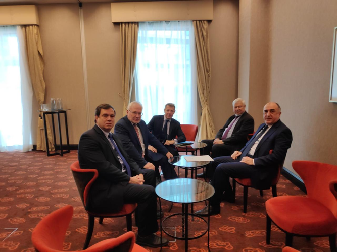 Elmar Məmədyarov həmsədrlərlə görüşür 