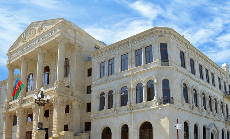Azyaşlıları döyən ata və ögey anayla bağlı cinayət işi başlandı