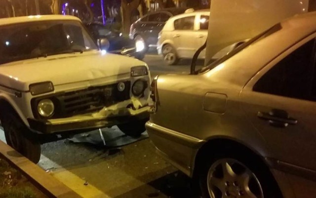 Bakıda yol qazası tıxaca səbəb olub