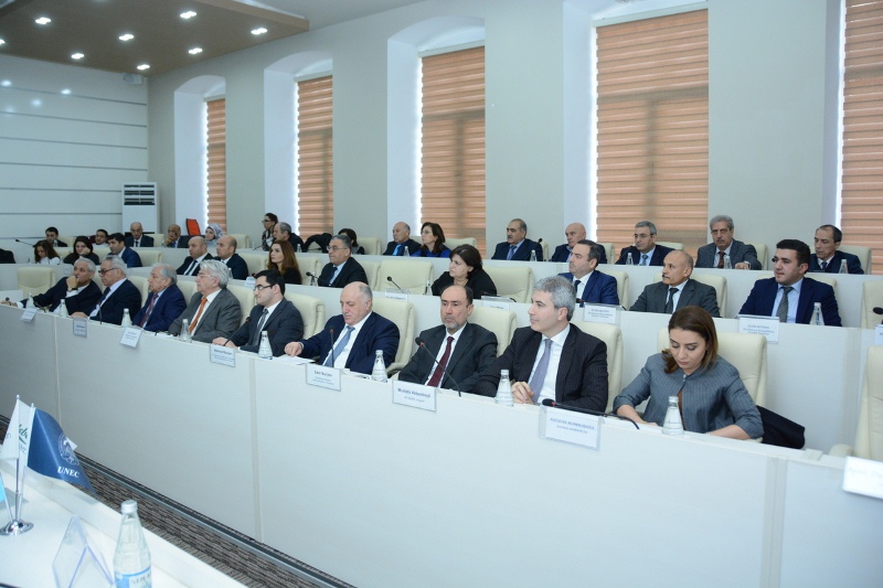 UNEC-də sahibkarlığın inkişafında vergi siyasəti müzakirə olunub