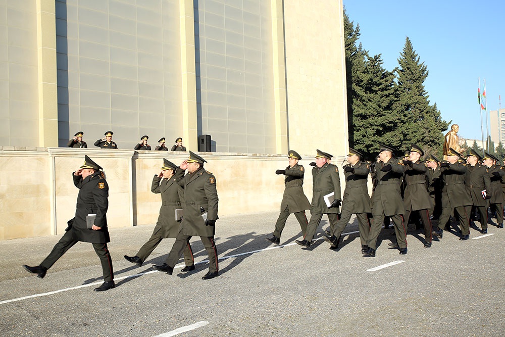 Prezident MN-də iki general-mayoru yeni vəzifəyə təyin etdi