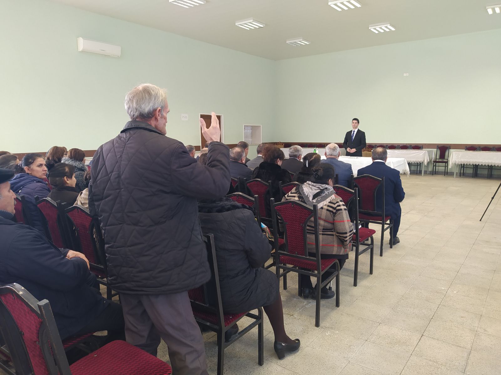 İcra başçısı sakinləri ayaq üstə dinlədi - FOTO  
