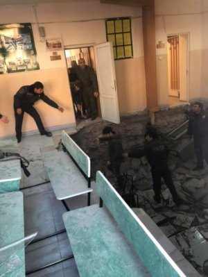 Yerevanda hərbi komissarlığın döşəməsi çökdü: 11 yaralı var