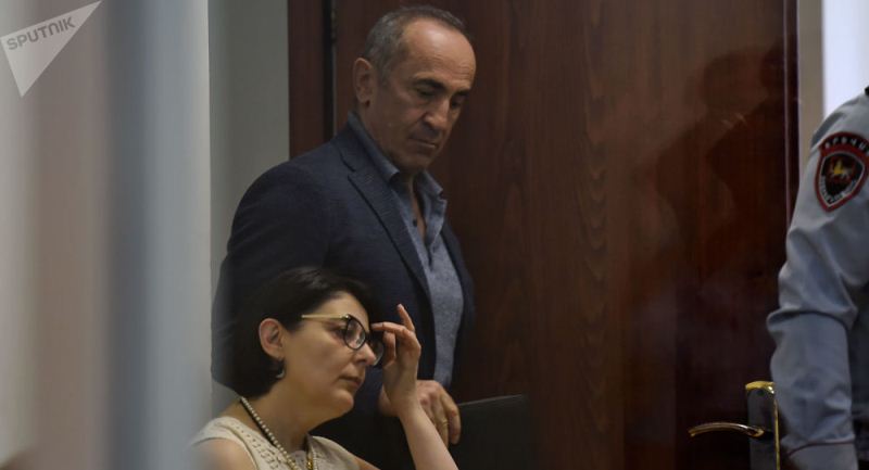Məhkəmə Koçaryanı həbsdə saxladı