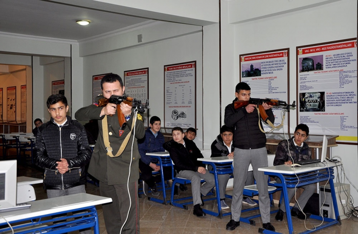 Şagirdlər Heydər Əliyev adına Hərbi Liseylə tanış olublar