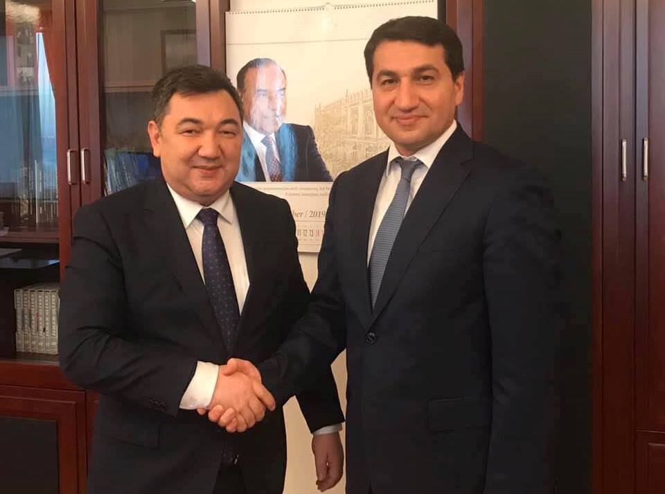 Azərbaycan Prezidentinin köməkçisi Darxan Kıdırali ilə görüşdü 