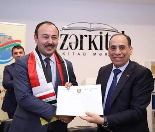 İraq Səfiri Atatürk Mərkəzinin şöbə müdirinə “Təşəkkürnamə” təqdim etdi