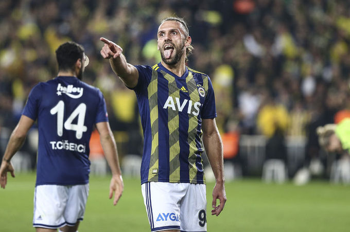 Türkiyə Superliqasında derbi yekunlaşdı - “Fenerbahçe” “Beşiktaş”a dərs keçdi