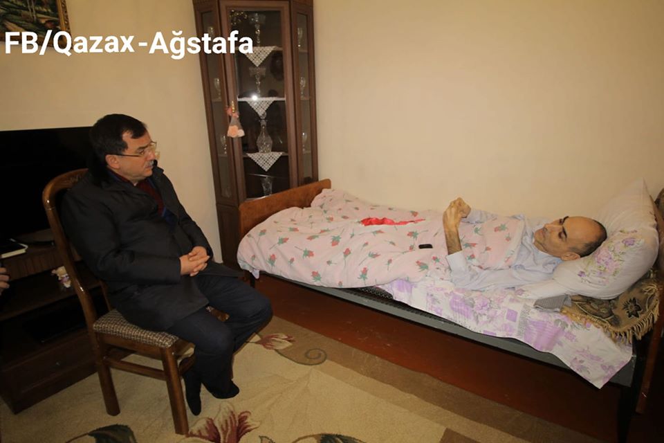  İcra başçısı Qarabağ qazisini evində ziyarət etdi