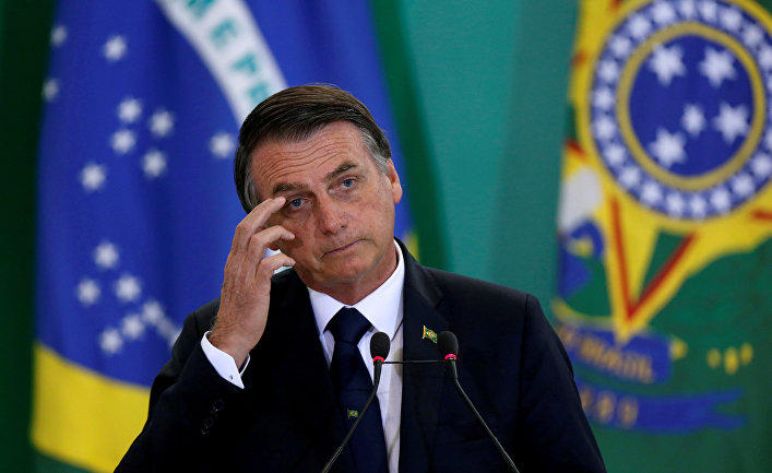 Braziliya prezidenti iqamətgahında yıxıldı, xəstəxanalıq oldu