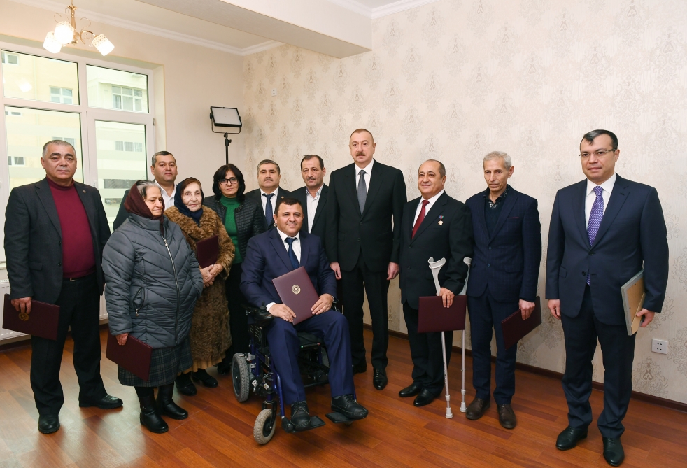 Prezident ad günündə şəhid ailələri və Qarabağ əlillərinə mənzil hədiyyə etdi - FOTO