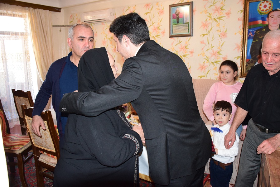 Naftalanın icra başçısı şəhid ailəsini ziyarət edib - FOTOLAR