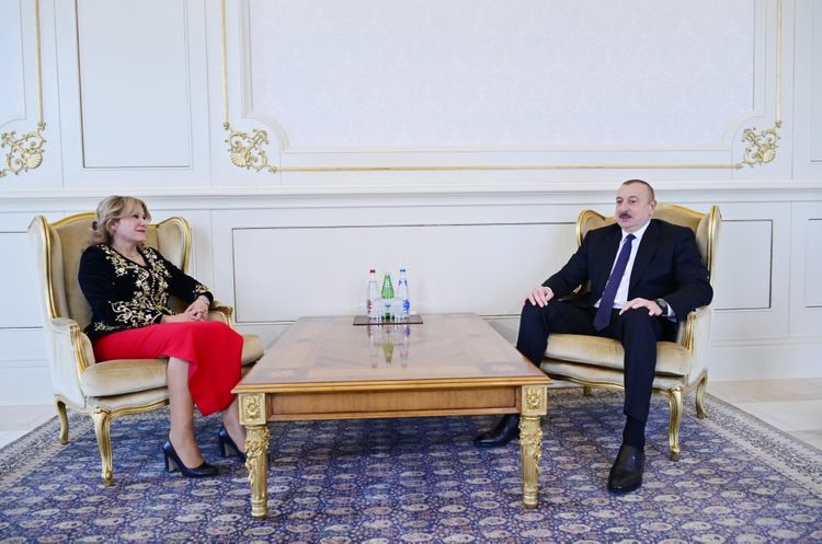 Prezident Əlcəzairin yeni səfirinin etimadnaməsini qəbul edib
