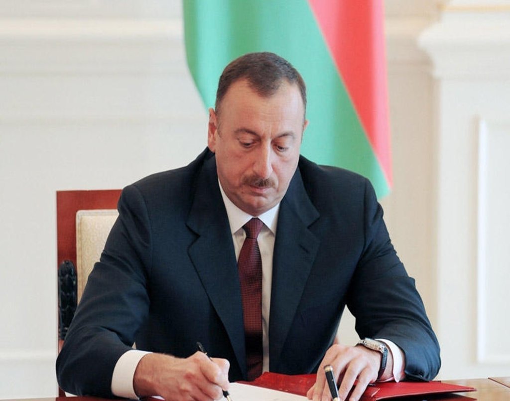 Prezident bir qrup şəxsi təltif etdi - SİYAHI