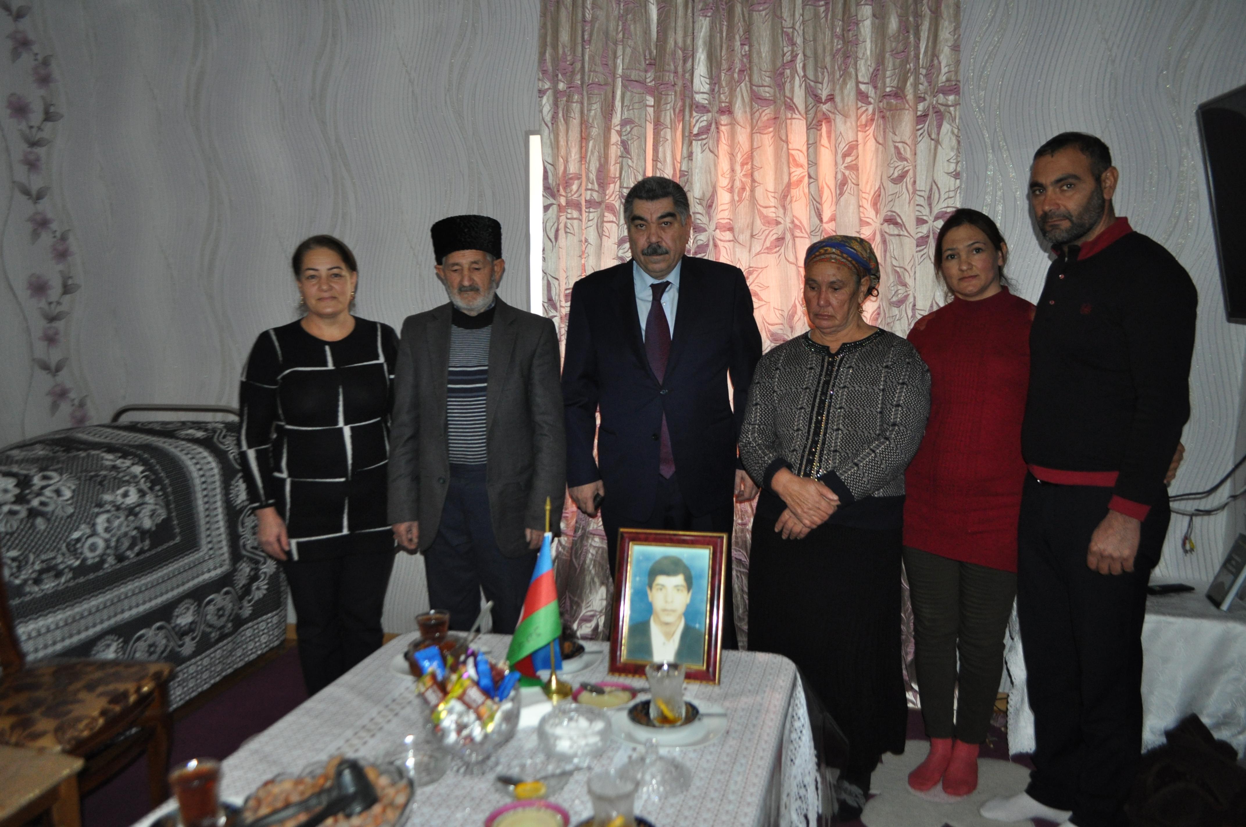 Rüstəm Xəlilov şəhid ailələrini evlərində ziyarət edib - FOTO