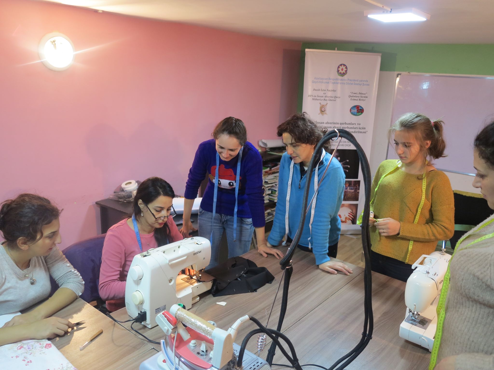 Sığınacaqdakı qadınlar pullarını özləri qazanacaq - FOTOLAR