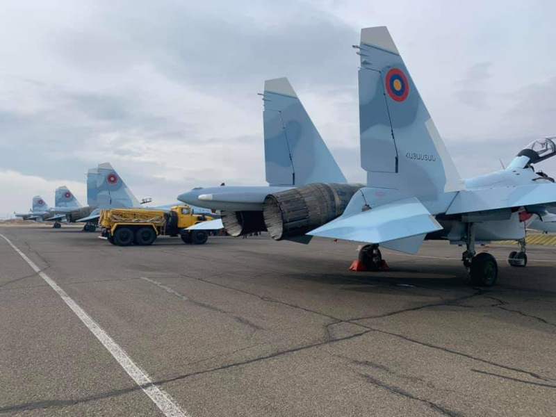 Ermənistan yeni aldığı 4 qırıcı təyyarəni nümayiş etdirdi – FOTO