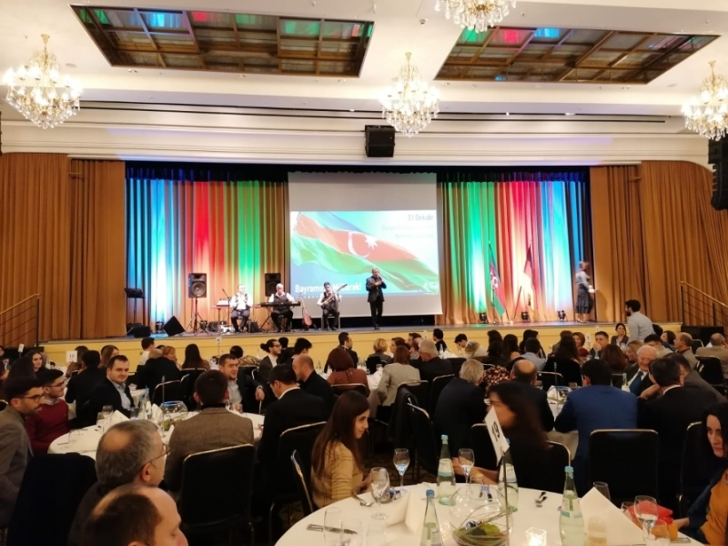 Berlin azərbaycanlıları Həmrəylik Gününü təntənəli  qeyd etdi - FOTOLAR