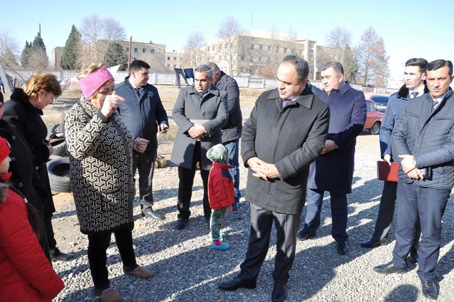 İcra başçısı sakinlərin problemləri ilə yerində tanış olub - FOTO