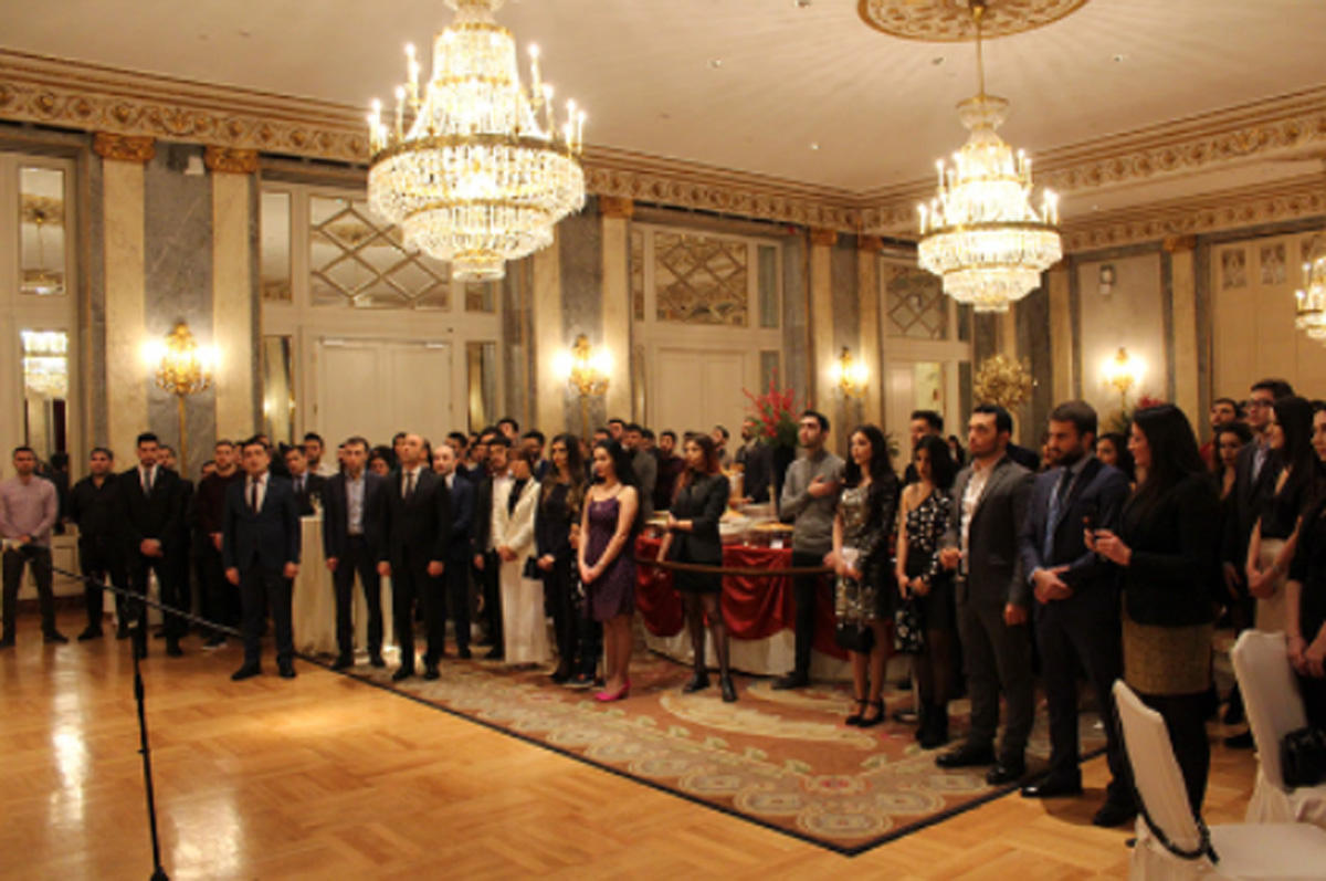Roma azərbaycanlıları həmrəylik günününü qeyd ediblər - FOTO