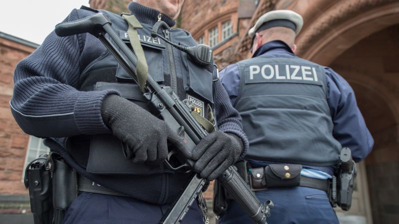 Berlində naməlum şəxs dükanda insanlara atəş açıb