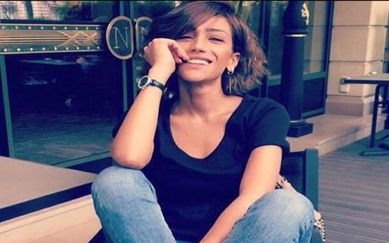 Röya hələ də kirayədə yaşayır