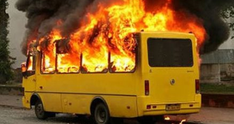 Goranboyda mikroavtobus yanıb