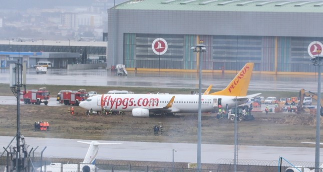 Təyyarənin zolaqdan çıxması aeroportun fəaliyyətini dayandırdı