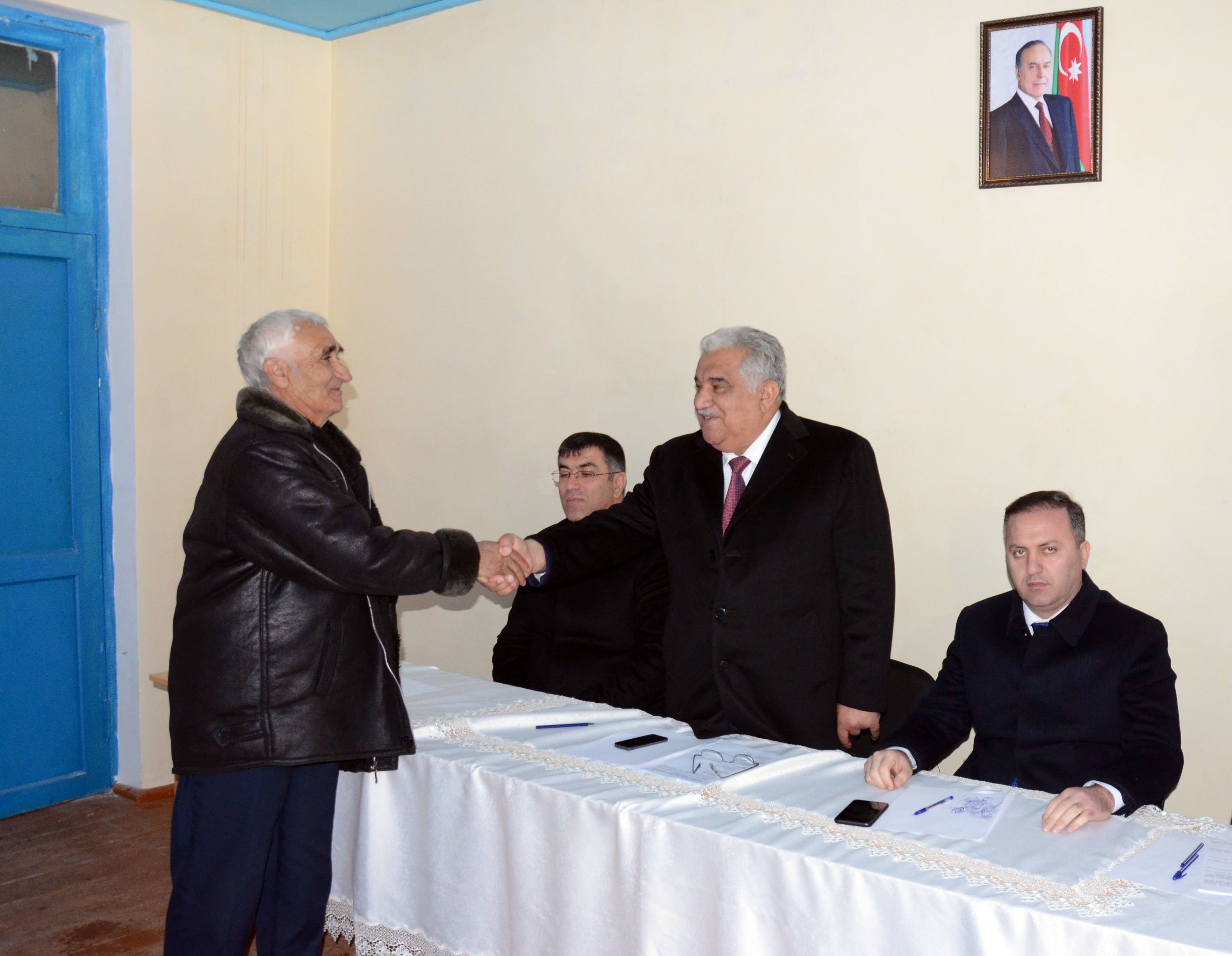 Əhəd Abıyev ucqar kənd sakinləri ilə görüşüb - FOTO