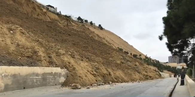 Badamdarda yenidən sürüşmə baş verdi, yol bağlandı