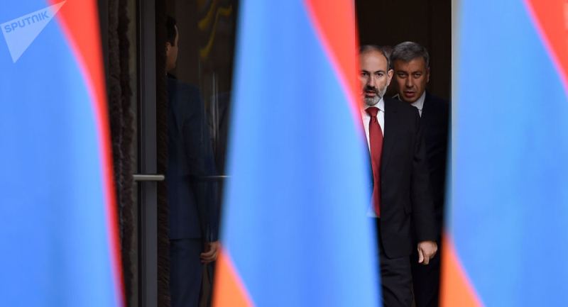 Paşinyan mətbuat katibini işdən qovdu