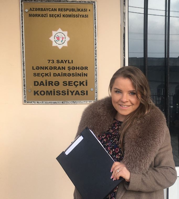 Yelena Sidorenko imzalarını DSK-ya təqdim etdi