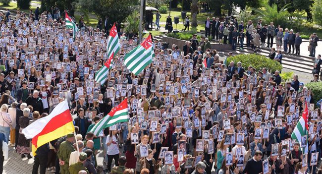 Separatçı qurumda ara qarışdı: “prezident” binasına hücum oldu
