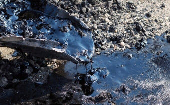 Bakıda neft tullantıları ilə çirklənmiş göl quruduldu