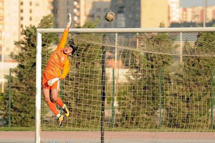 “Qarabağ” qapıçısını geri qaytardı