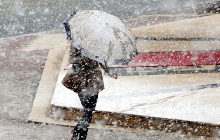 Ölkədə faktiki hava: qar, şaxta, yağış