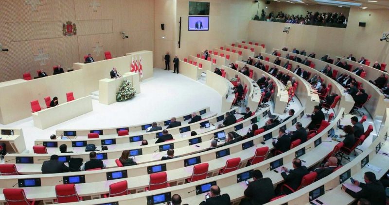 Gürcüstan parlamentinin erməni deputatları cərimələndi