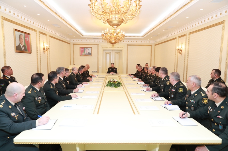 Vilayət Eyvazov Daxili Qoşunlarda əməliyyat müşavirəsi keçirdi