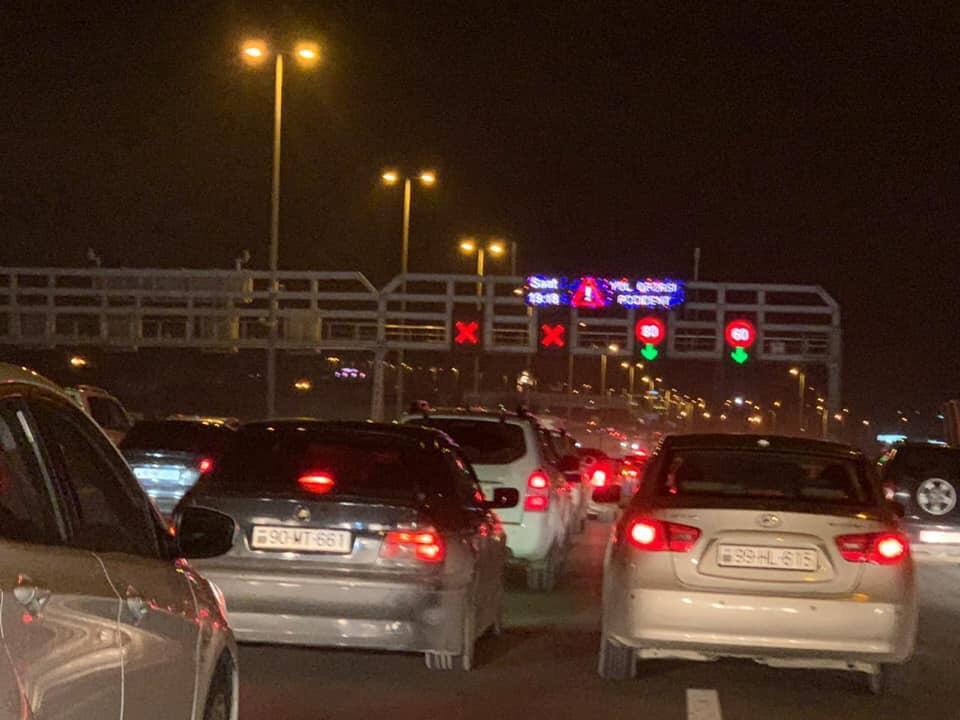 Hava limanı yolunda qəza: Böyük tıxac yarandı