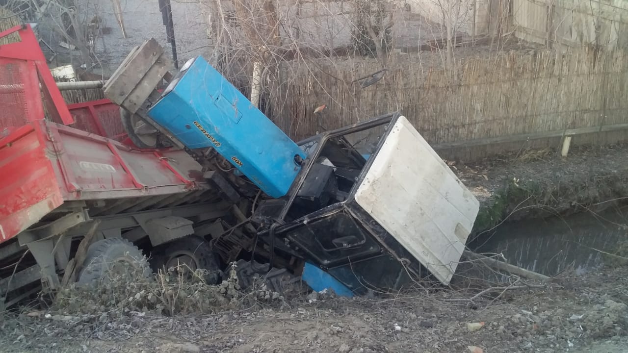 Traktor qaz xəttinin üzərinə aşdı - 300 ev qazsız qaldı