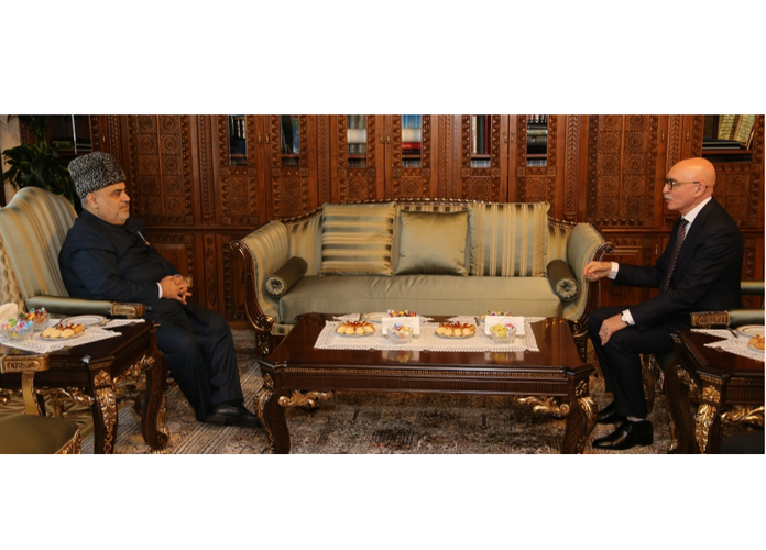 Allahşükür Paşazadəyə yubiley medalı təqdim olundu