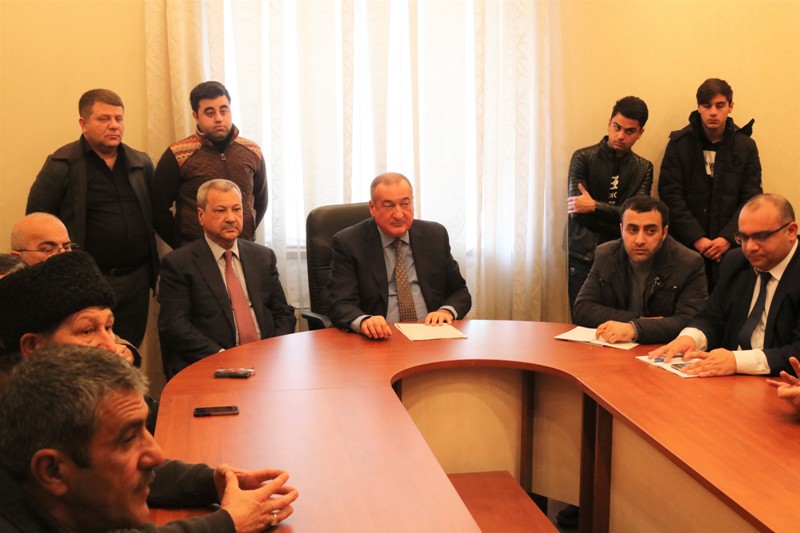 Eldar Quliyev seçiciləri ilə görüşlərini davam etdirir - FOTO