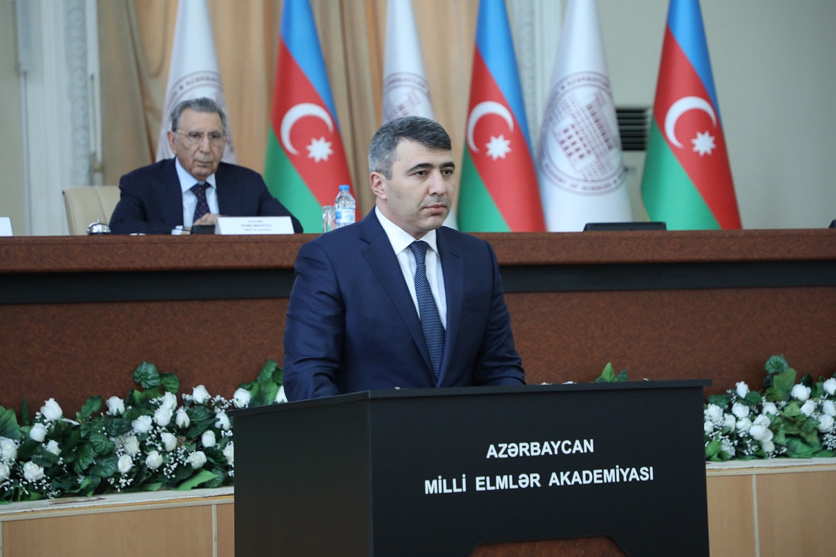 Ramiz Mehdiyev naziri AMEA-ya çağırdı