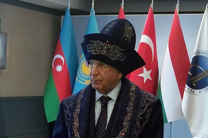 Ramiz Mehdiyev milli qazax qiyafəsində - FOTO