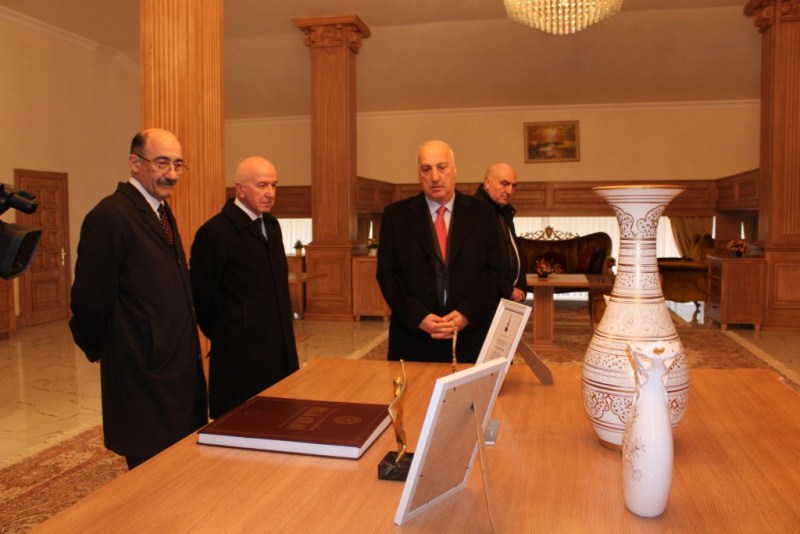 Əbülfəz Qarayev Sumqayıtda mədəniyyət müəssisələrinə baş çəkdi