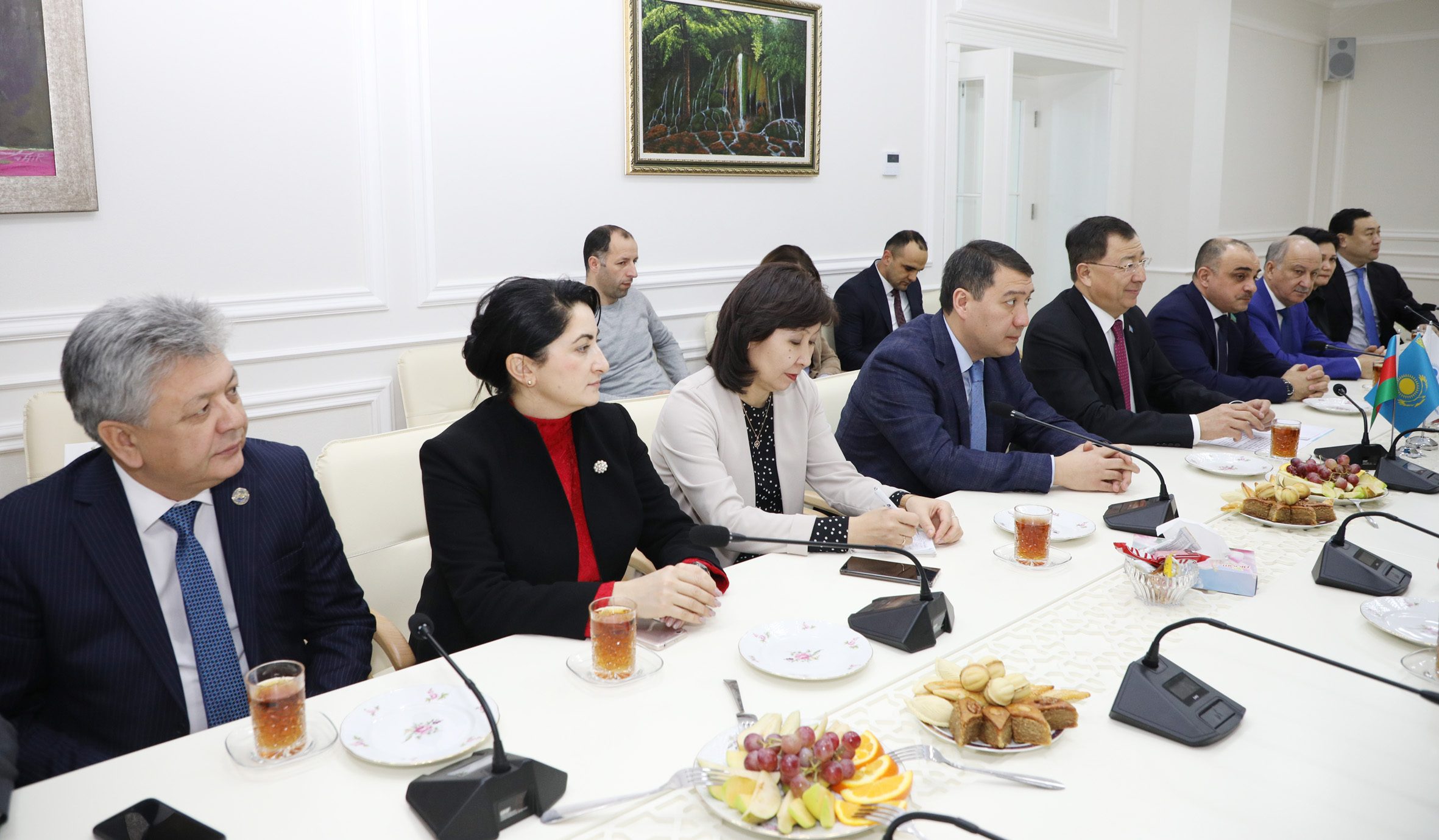 Qazaxıstanlı qonaqlar Beynəlxalq Türk Mədəniyyəti və İrsi Fondunu ziyarət ediblər - FOTO
